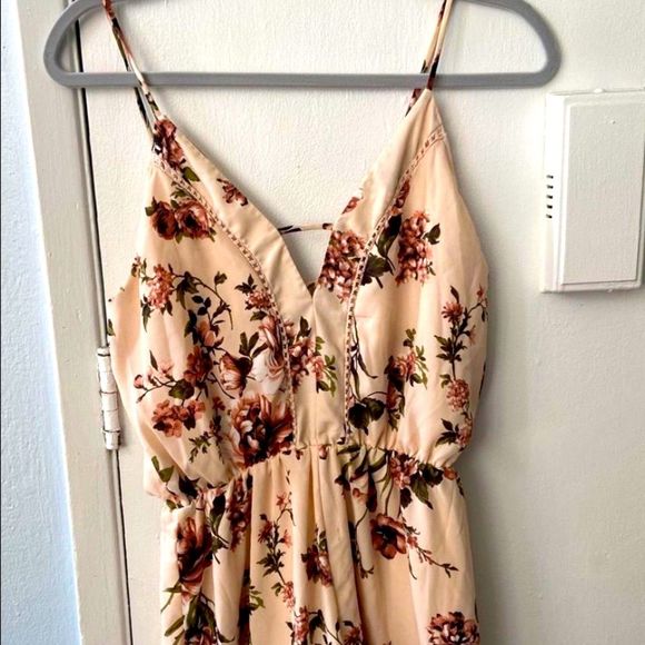 Floral romper🌸 - Picture 2 of 2